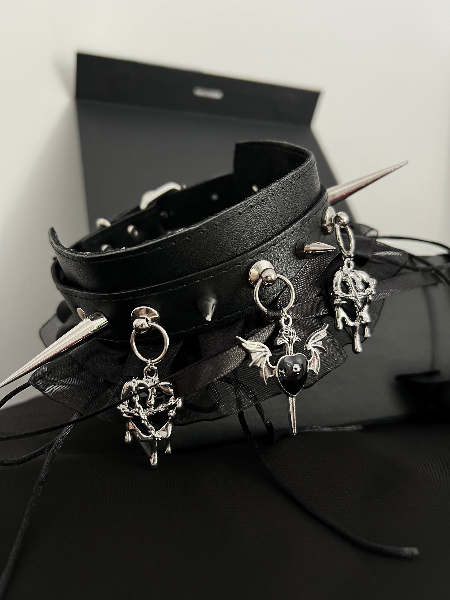 « Chained Heart Spiked » Leather Choker